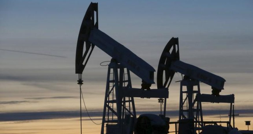 Oil falls as dark clouds appear ahead of producer meeting