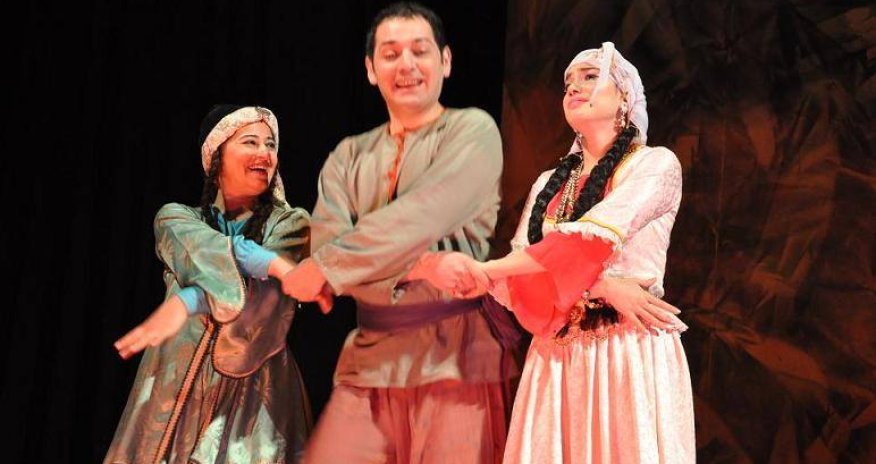 Gənc Tamaşaçılar Teatrından həftəsonu və dövlət tədbir üçün maraqlı tamaşalar - FOTOLAR