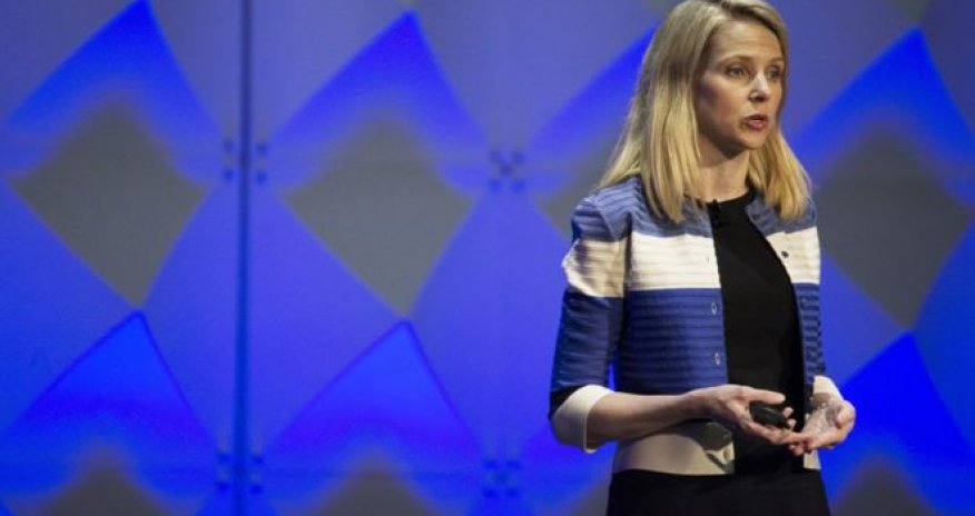 Yahoo revenues fall again as internet firm reviews bid options
