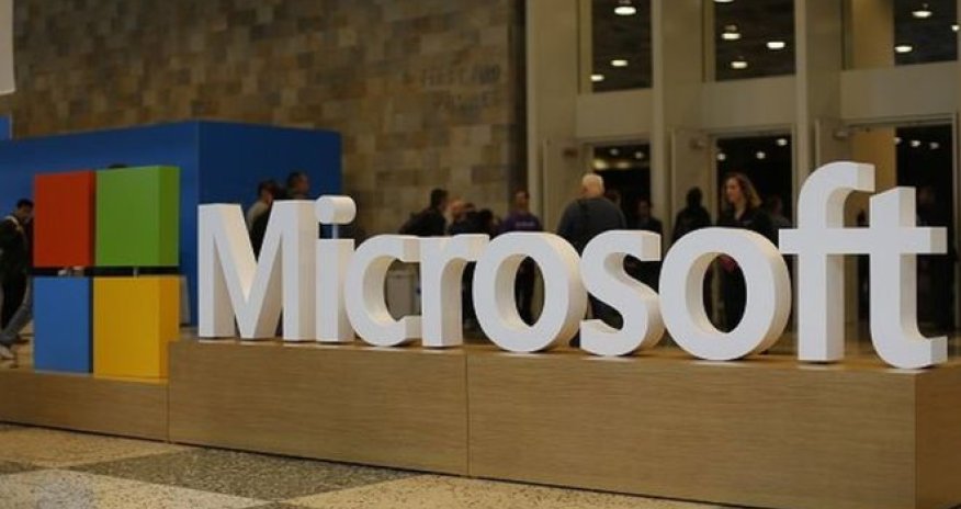 Microsoft Windows hurt by PC sales slump