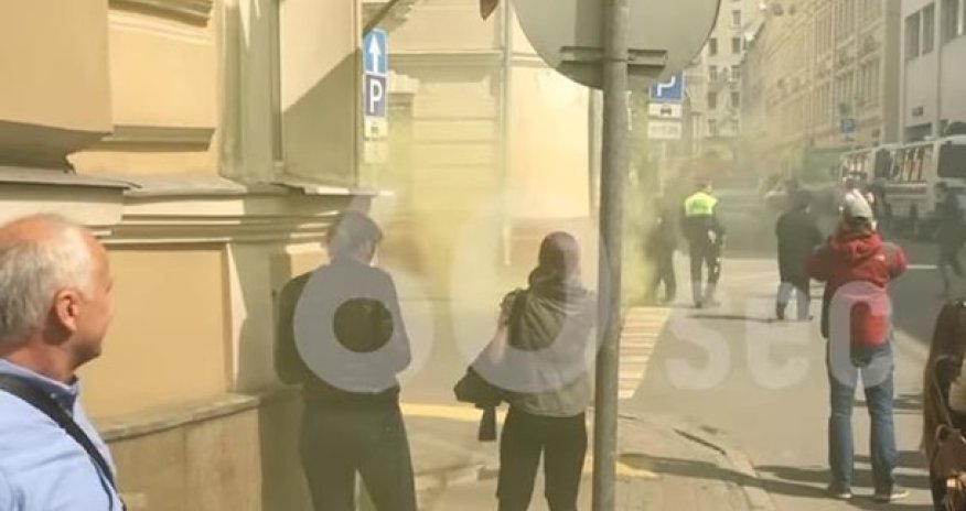 Посольство забросали файерами