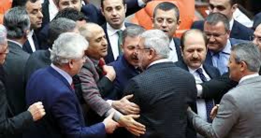 Массовая драка в парламенте Турции