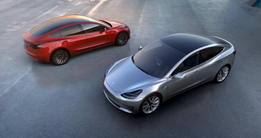 Tesla puts pedal to the metal, 500,000 cars planned in 2018