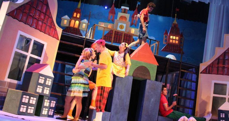 Gənc Tamaşaçılar Teatrında xeyriyyə aksiyası - FOTOLAR