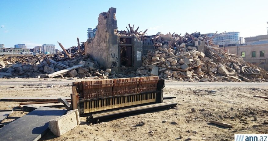 Из разрушенного дома известного актера