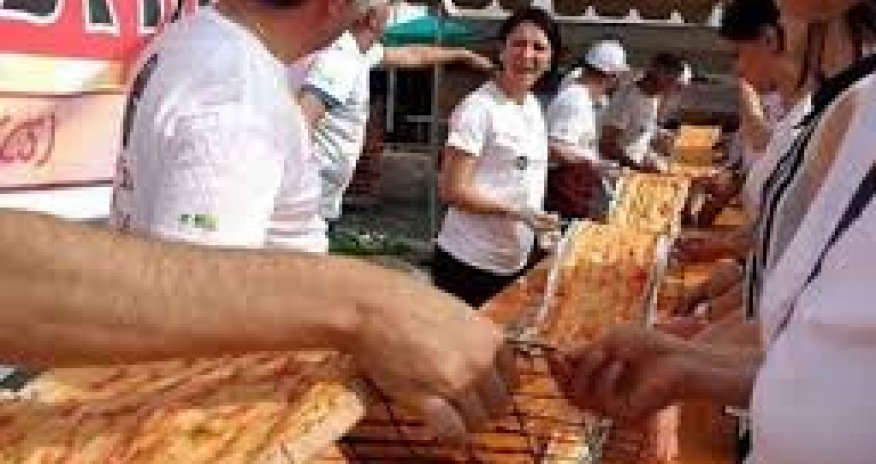 Пицца длиной в 1,9 км - ВИДЕО