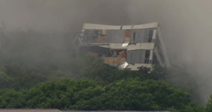 Снесена старая штаб-квартира American Airlines