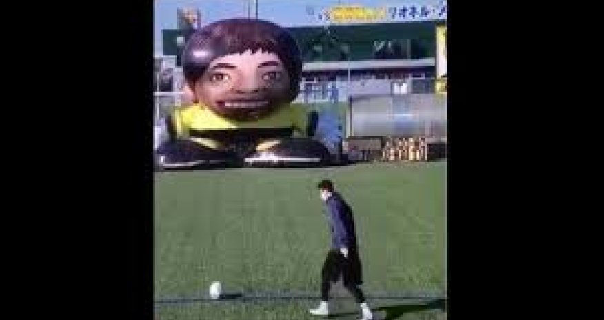 Месси сразился с роботом - ВИДЕО