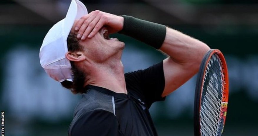 Andy Murray is fighting back at French Open against Radek Stepanek