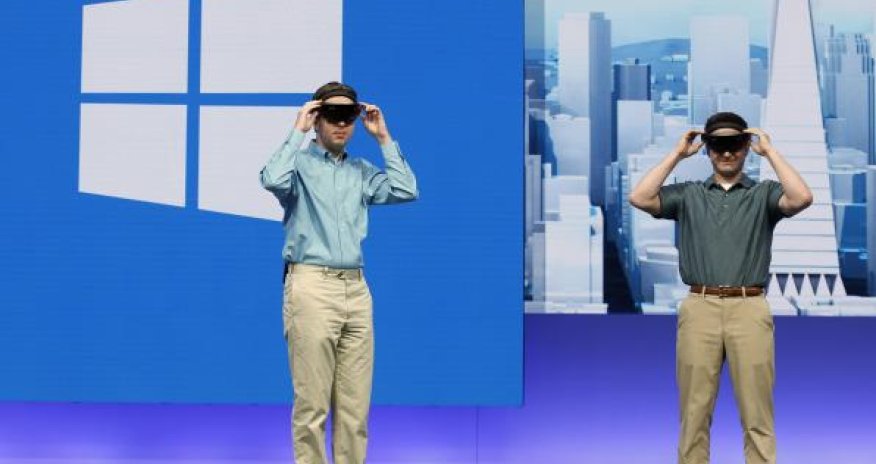 With HoloLens, Microsoft aims to avoid Google's mistakes