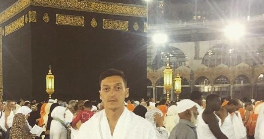 Mesut Özil Məkkəni ziyarət etdi
