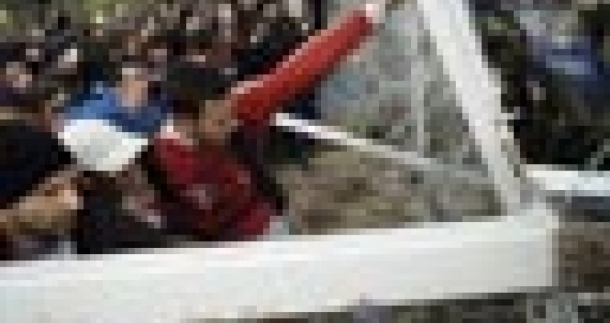 Сотни мигрантов едва не погибли - ВИДЕО