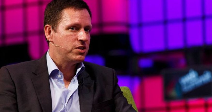 Facebook sticks by Gawker attack funder Peter Thiel