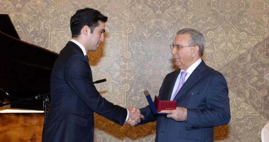 Ramiz Mehdiyev mükafatları təqdim etdi 