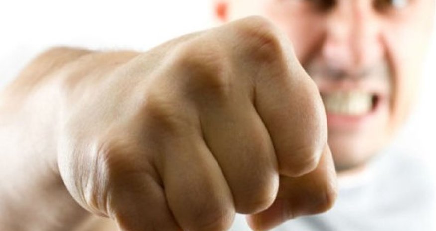 ATV-nin əməkdaşlarını döydülər – VİDEO