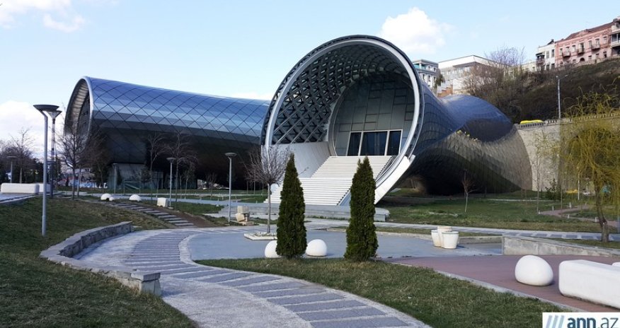 Tbilisinin gəzməli yerləri: Rike parkı - FOTO