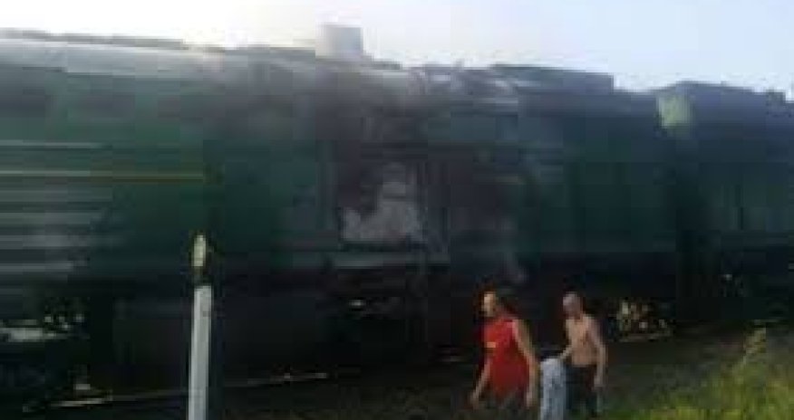 Загорелся поезд с пассажирами - ВИДЕО