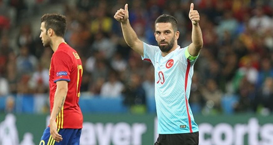 Azarkeşlər Arda Turanı fitə basdılar