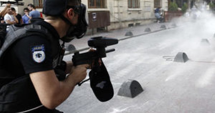 Разогнан гей-парад в Стамбуле - ВИДЕО