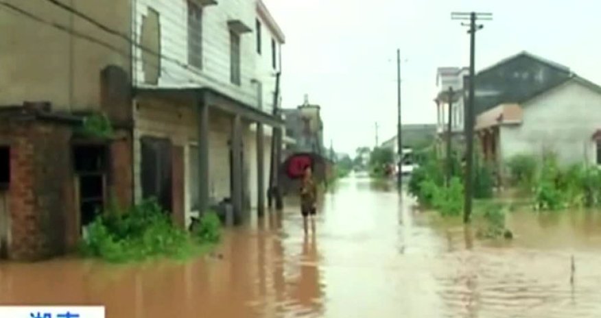 Миллионы пострадали от наводнения - ВИДЕО