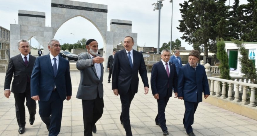 İlham Əliyev Nardaran sakinləri ilə görüşdü - FOTO