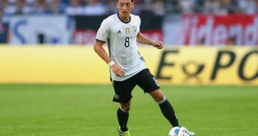 Özil tarixə düşdü