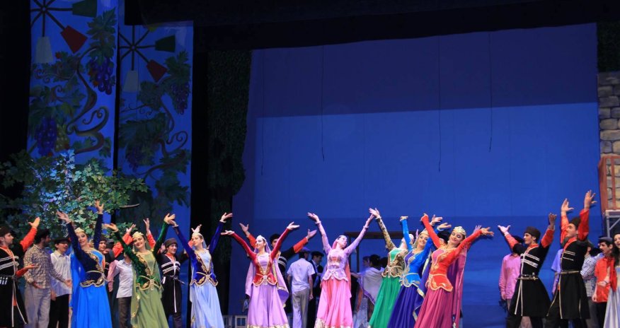 Musiqili Teatrda premyeraların paradı - FOTOLAR