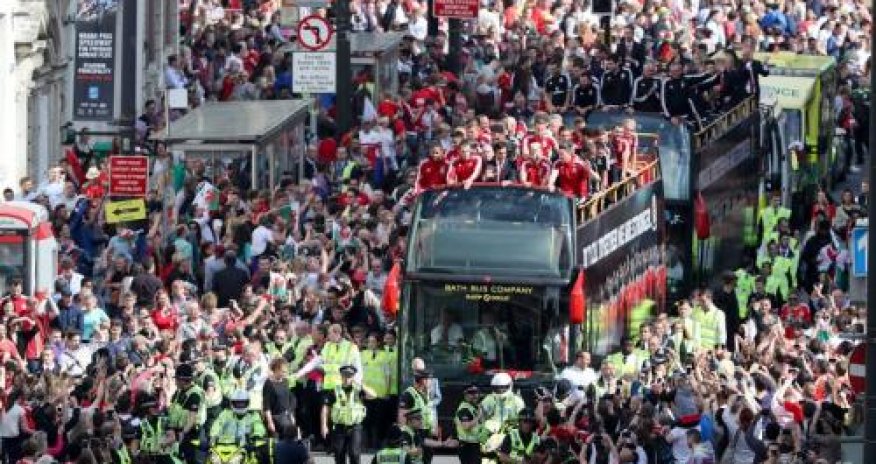 Uelsdə möhtəşəm qarşılanma - VİDEO