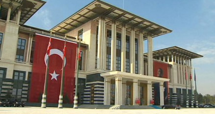 Авиаудары по президентскому дворцу - ВИДЕО