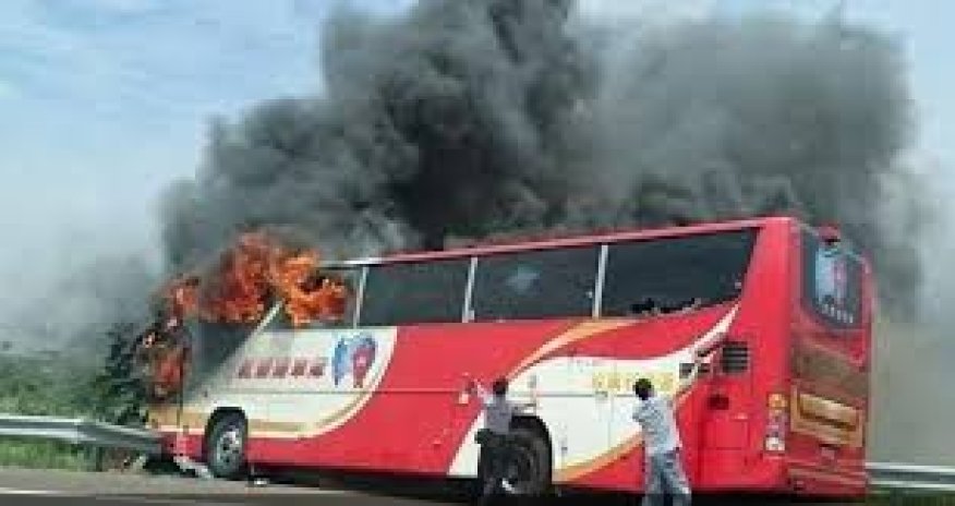 Пассажиры автобуса сгорели заживо - ВИДЕО