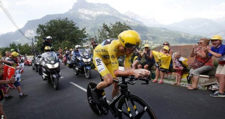 Chris Froome wins stage 18 to extend overall lead