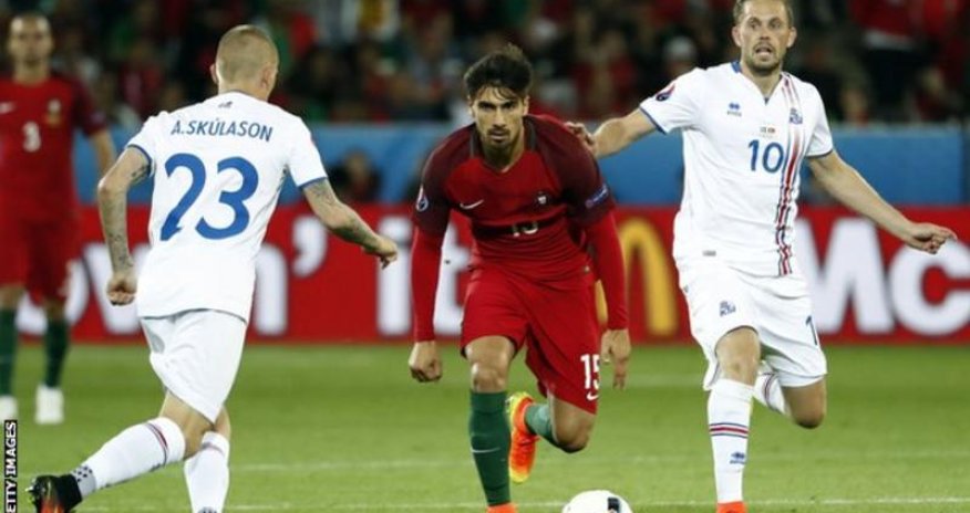 Barcelona agree deal to sign Valencia midfielder