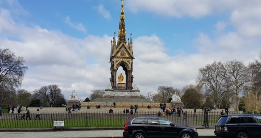 Kraliçanın sevgilisinə olan sonsuz sevgisini göstərən abidə - FOTO