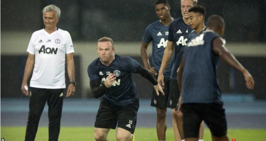 Wayne Rooney predicts return of 'old Manchester United' under Jose Mourinho