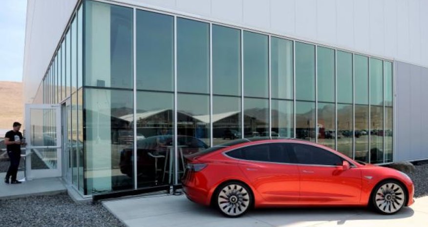 Tesla posts another loss, but says on track for future deliveries