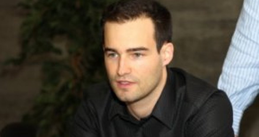 Azərbaycan İsveçrə şahmatçısını bağışladı