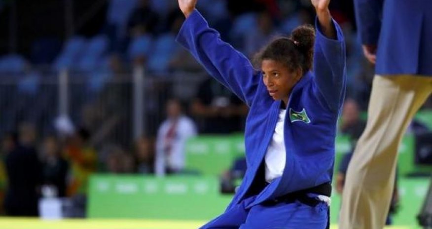 Judo: Silva wins first gold for host country Brazil