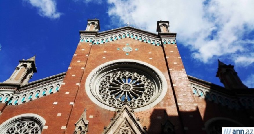 İslam dünyasının mərkəzində katolik məbədi - FOTOREPORTAJ