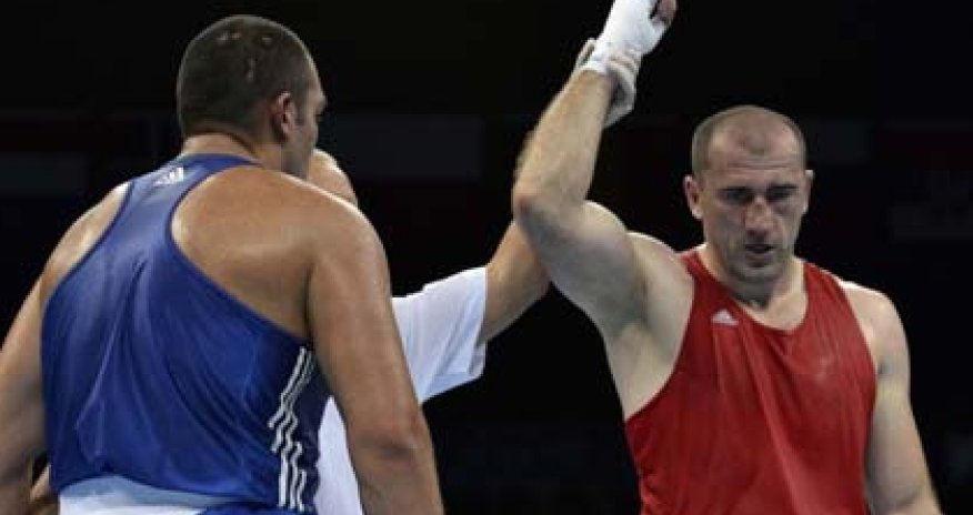 Азербайджанский боксер прошел в 1/8 финала