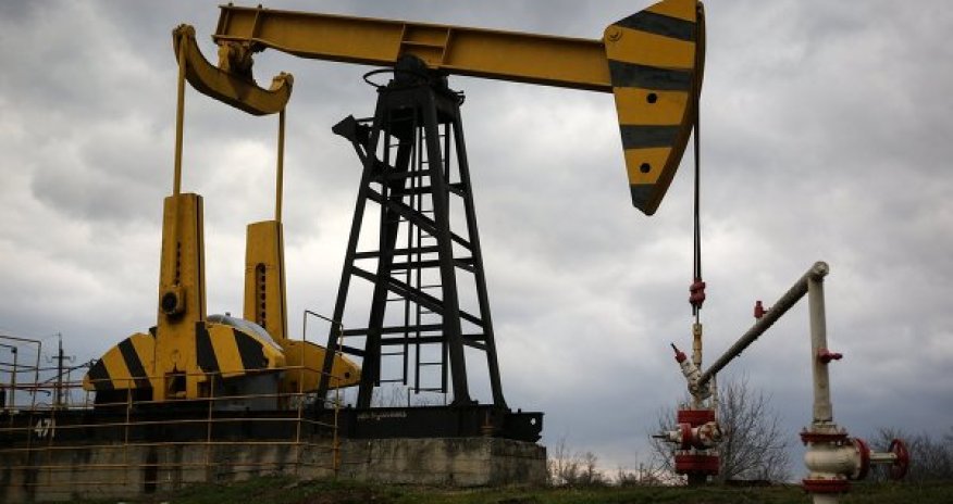 Нефть продолжает дешеветь