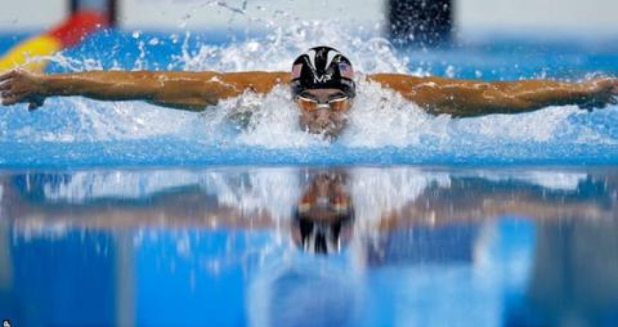 Michael Phelps beats Ryan Lochte to win 22nd gold