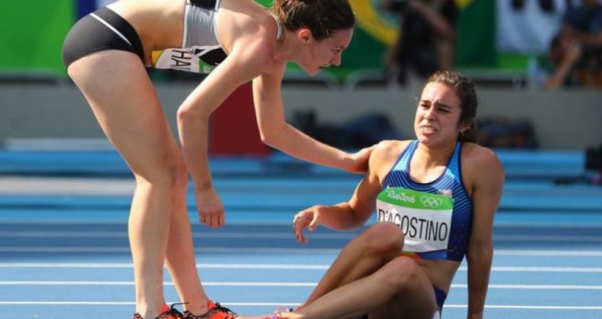 Rio Olympics 2016: US and NZ runners help each other