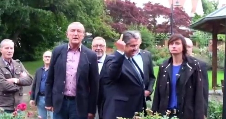 Вице-канцлер оскорбил митингующих - ВИДЕО