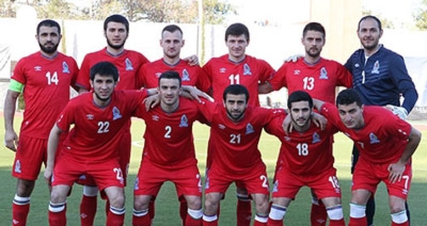 Robert Prosineçki yığmaya 3 yeni futbolçu çağırıb