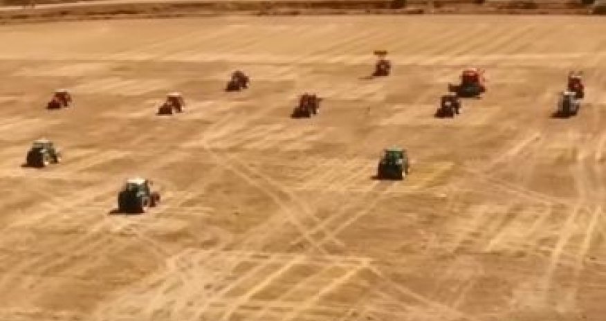 Машины сыграли в шахматы - ВИДЕО