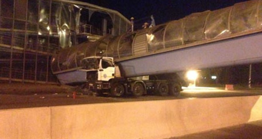 Голый мужчина парализовал аэропорт - ВИДЕО