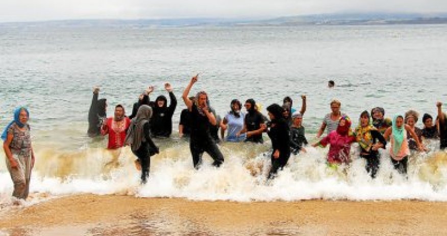 Активисты поддержали буркини - ВИДЕО