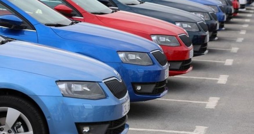 Ölkəyə avtomobil gətirənlər siyahıya salınacaq