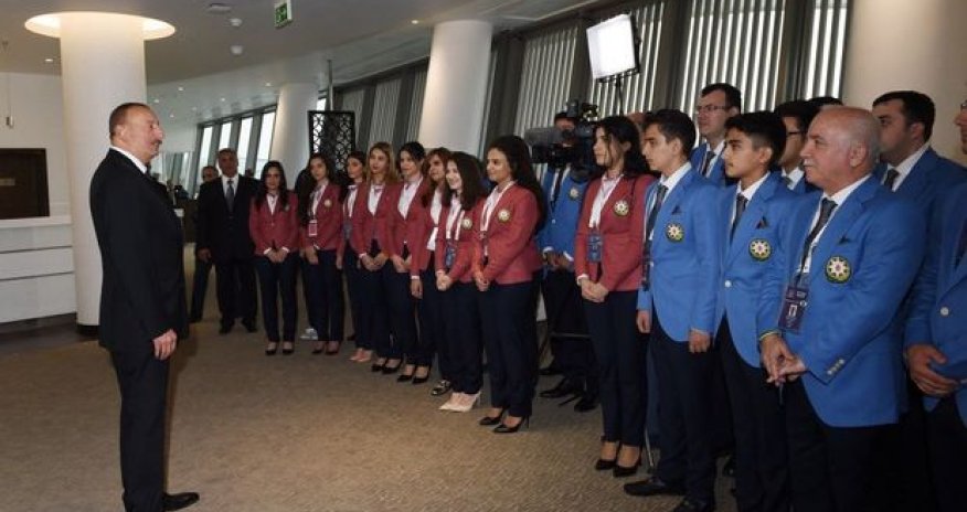 Prezident şahmatçılarla görüşdü – FOTOLAR