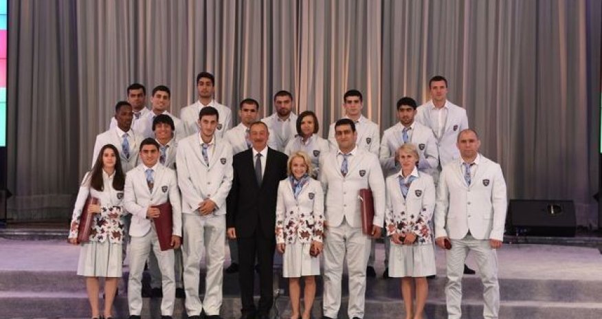 İlham Əliyev olimpiyaçılarla görüşüb